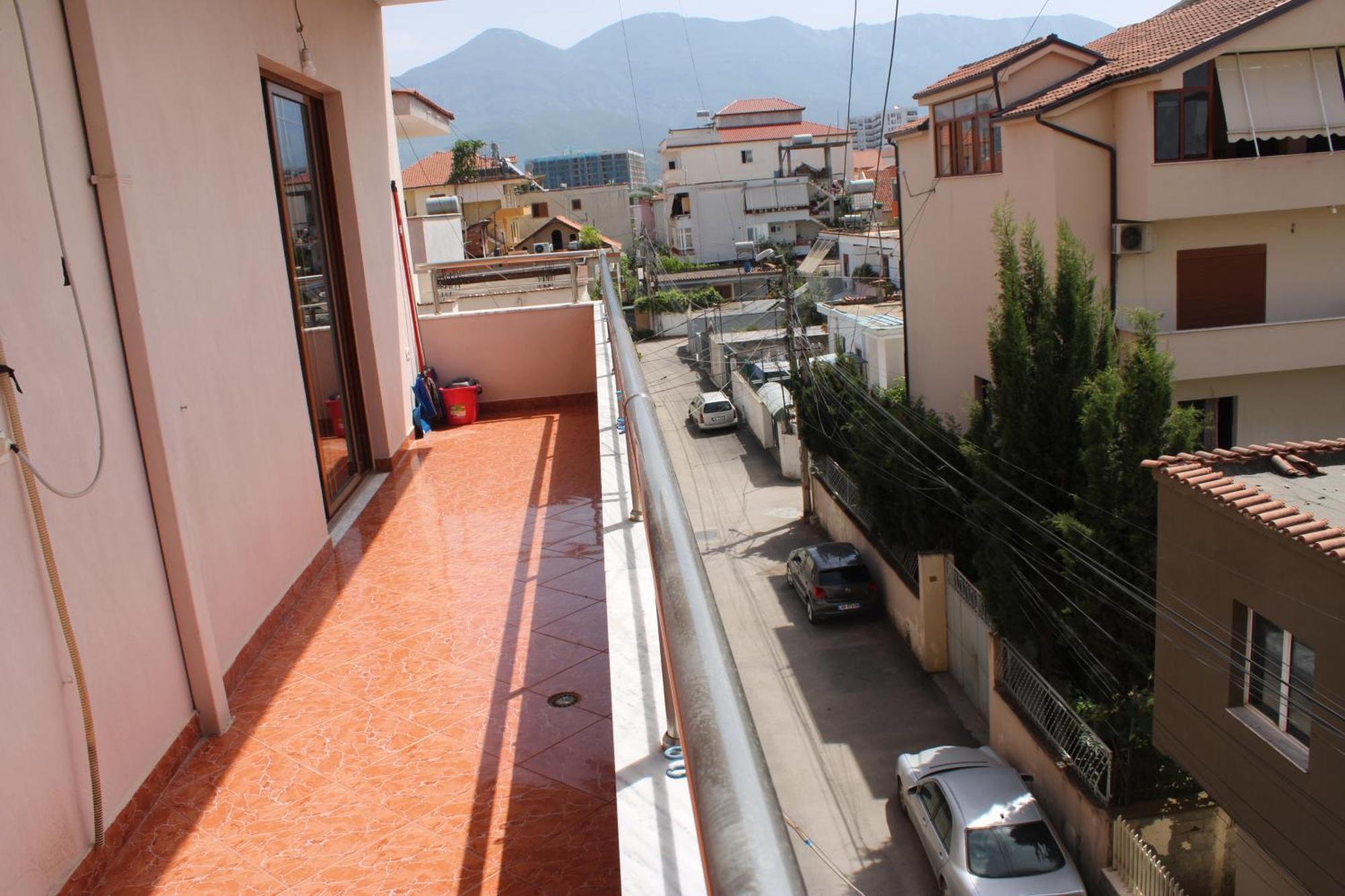 Crew Hostel Τίρανα Εξωτερικό φωτογραφία