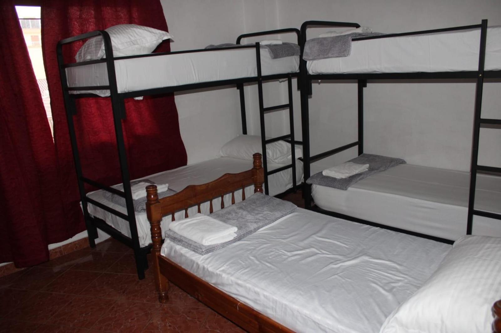 Crew Hostel Τίρανα Εξωτερικό φωτογραφία