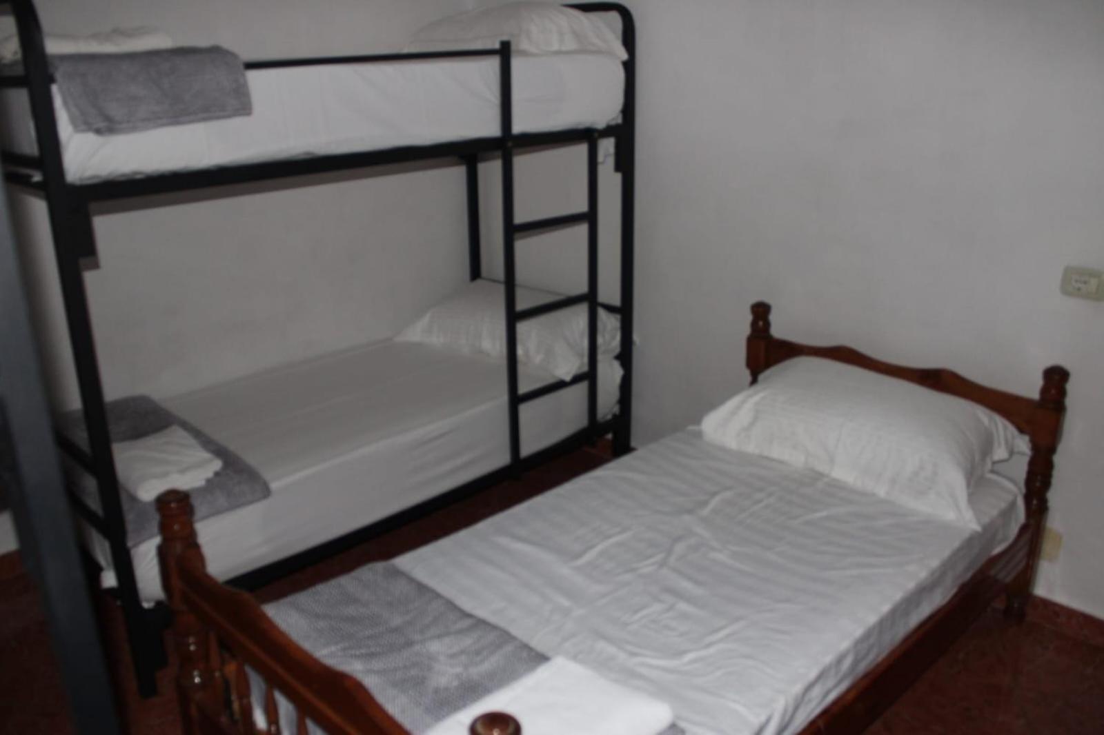 Crew Hostel Τίρανα Εξωτερικό φωτογραφία