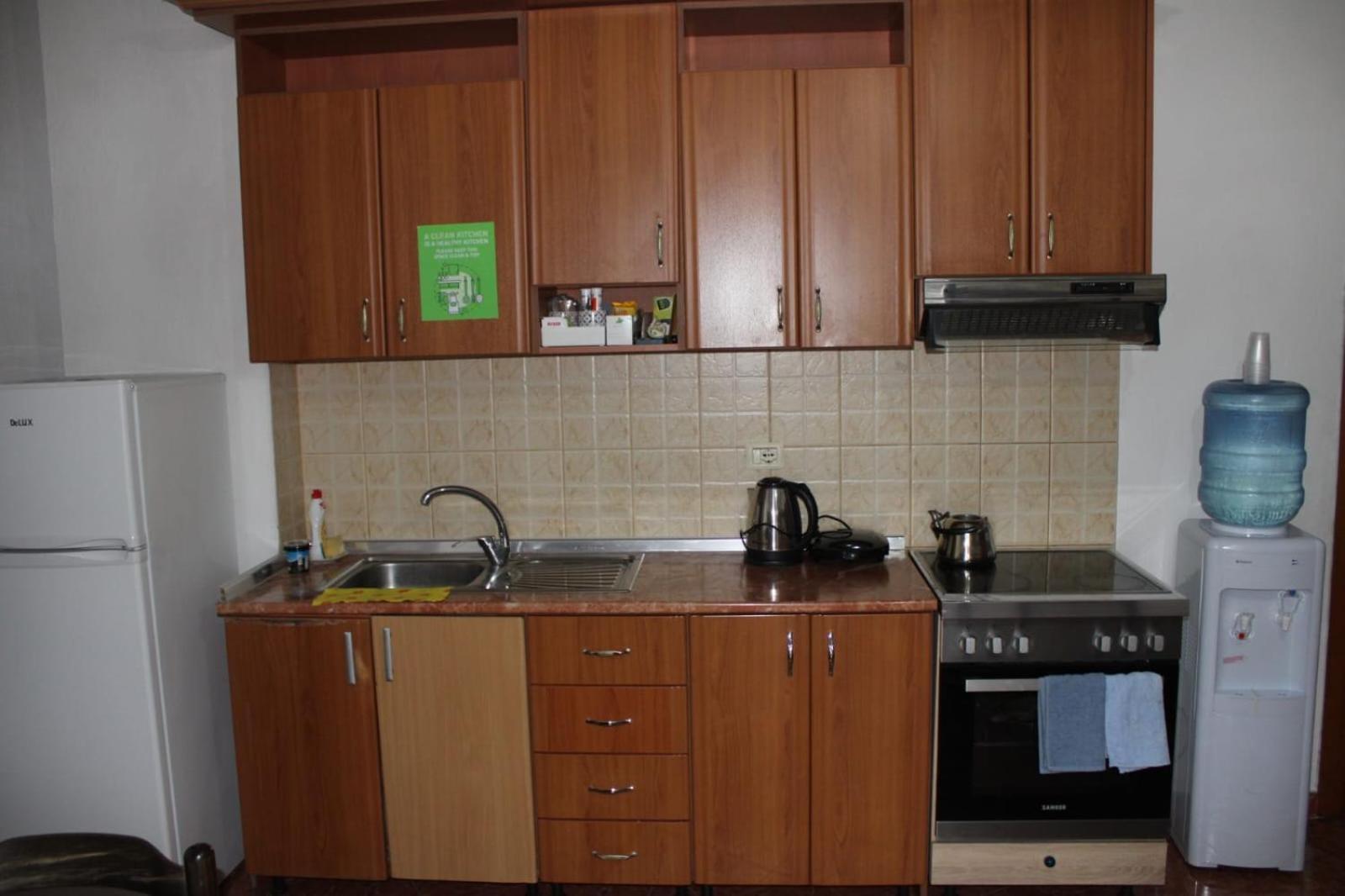 Crew Hostel Τίρανα Εξωτερικό φωτογραφία