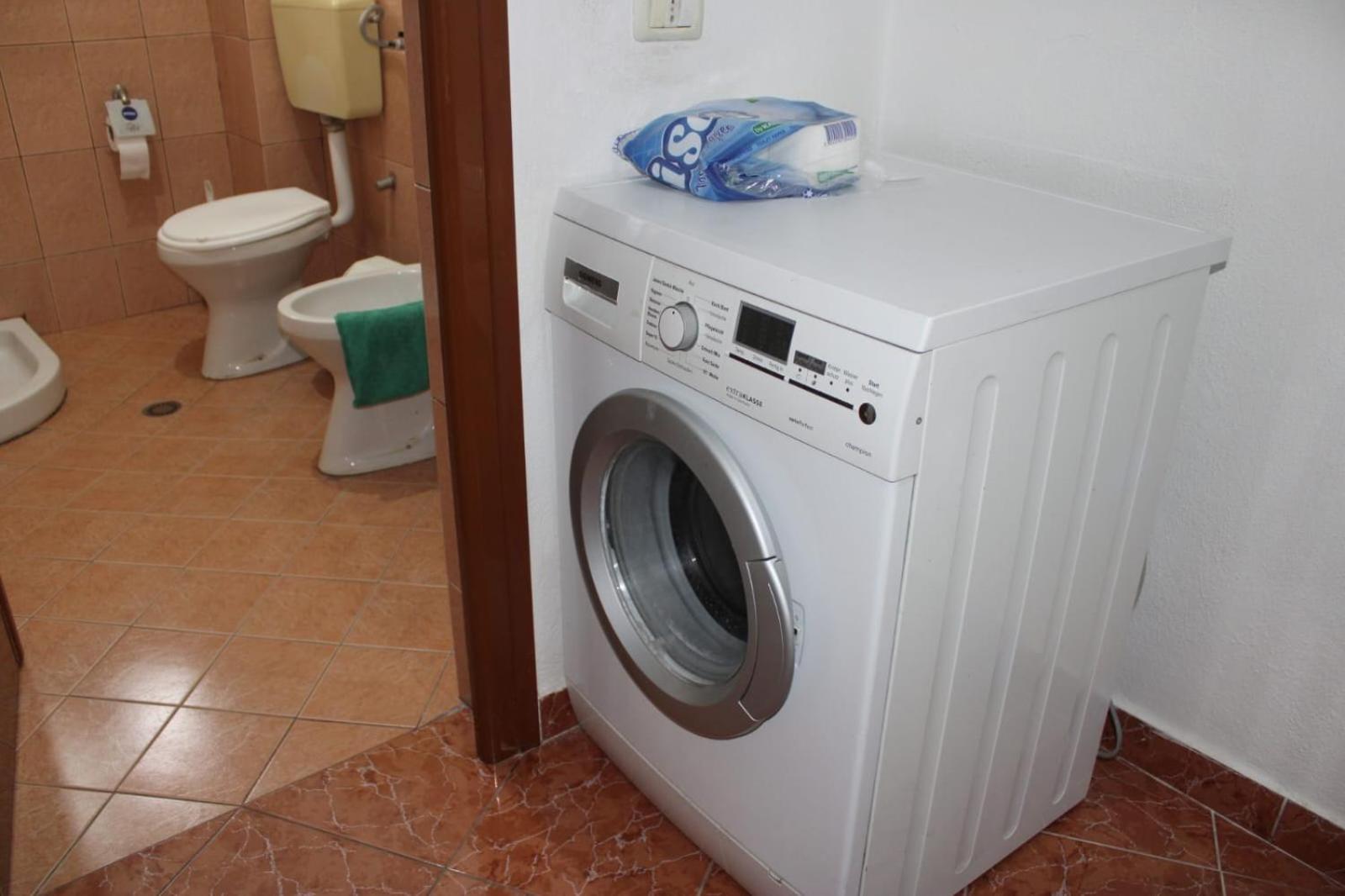 Crew Hostel Τίρανα Εξωτερικό φωτογραφία